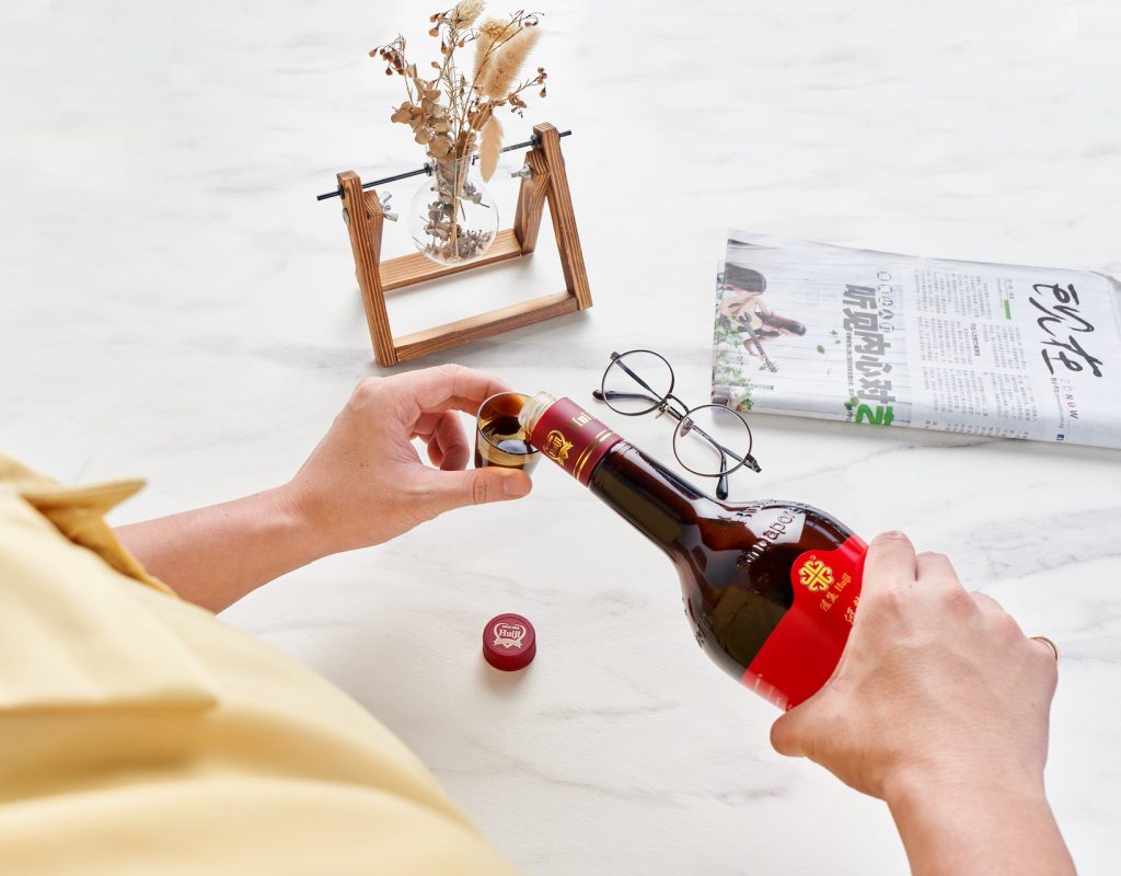 Huiji Health Tonic - Men_s Over Shoulder